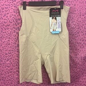 Maidenform Cream Shapewear Shorts